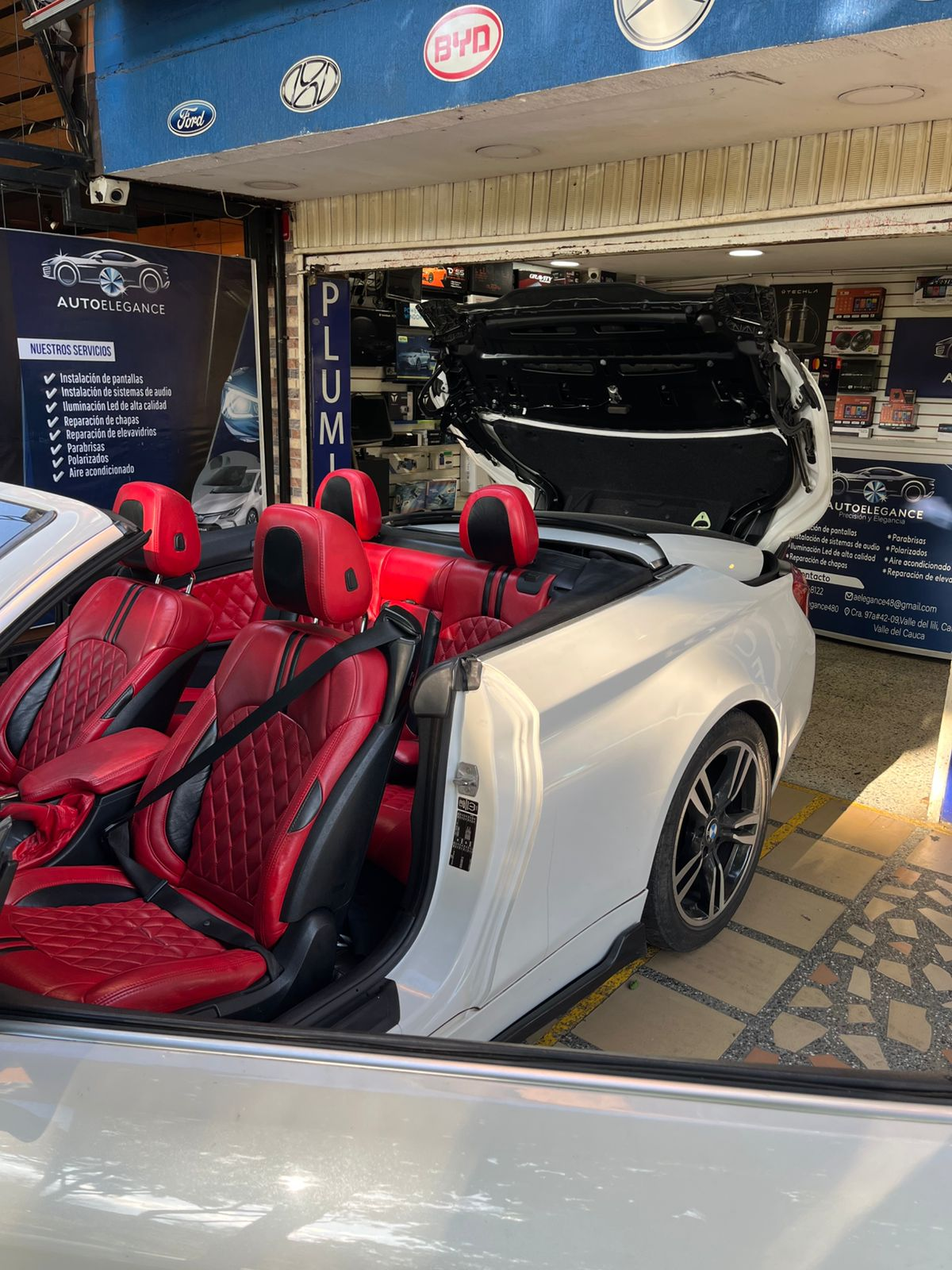 BMW descapotable interior rojo en AutoElegance